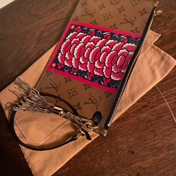 Lv pouch - Picture 2 of 8